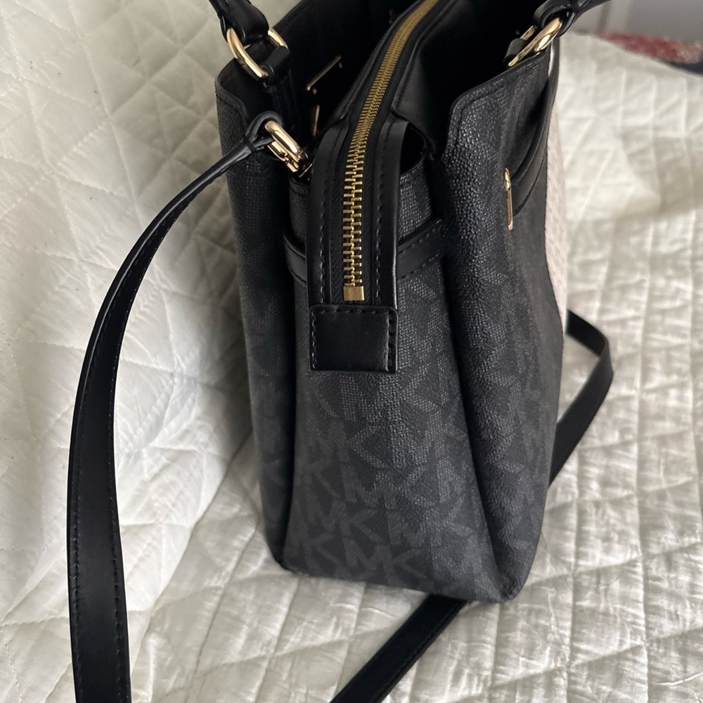Michael Kors Reed TwoTone Large Bag Purse Black White(Vanilla) Gold Trim RARE - Picture 14 of 16